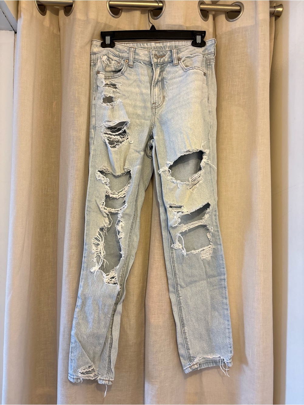 American Eagle Outfitters Light Blue Distressed Skinny Jeans